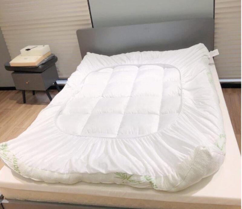 Brand New LUXURY BAMBOO 1100 gsm MATTRESS TOPPER queen